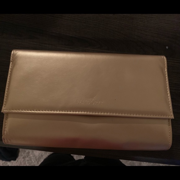 pandora clutch